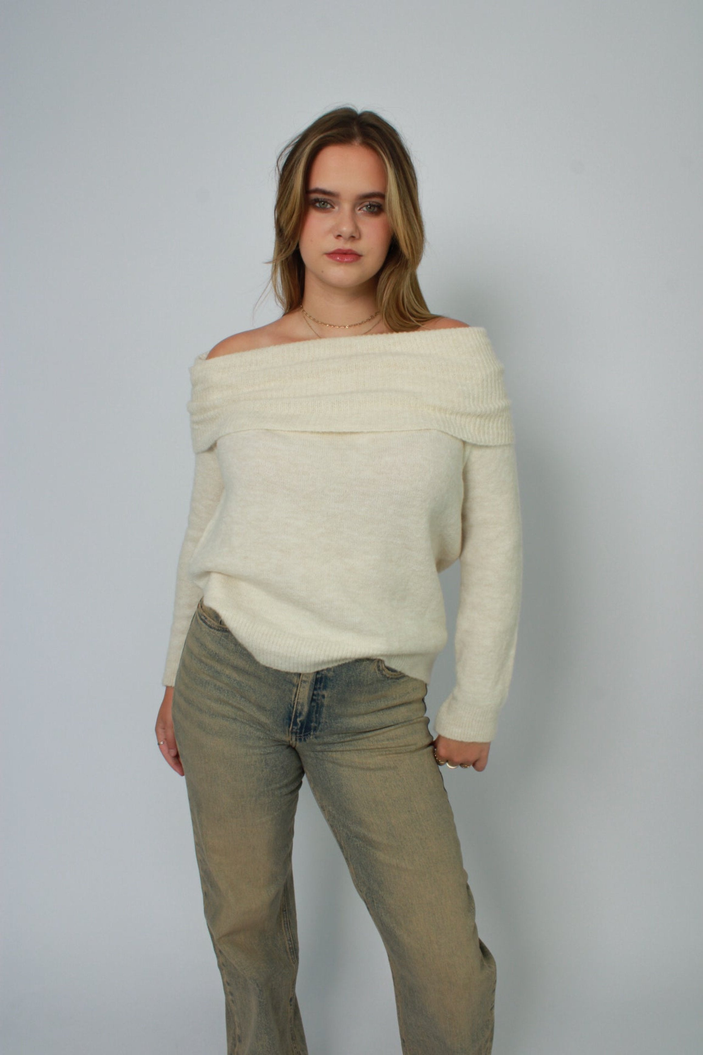 OFF SHOULDER SWEATER - CREME