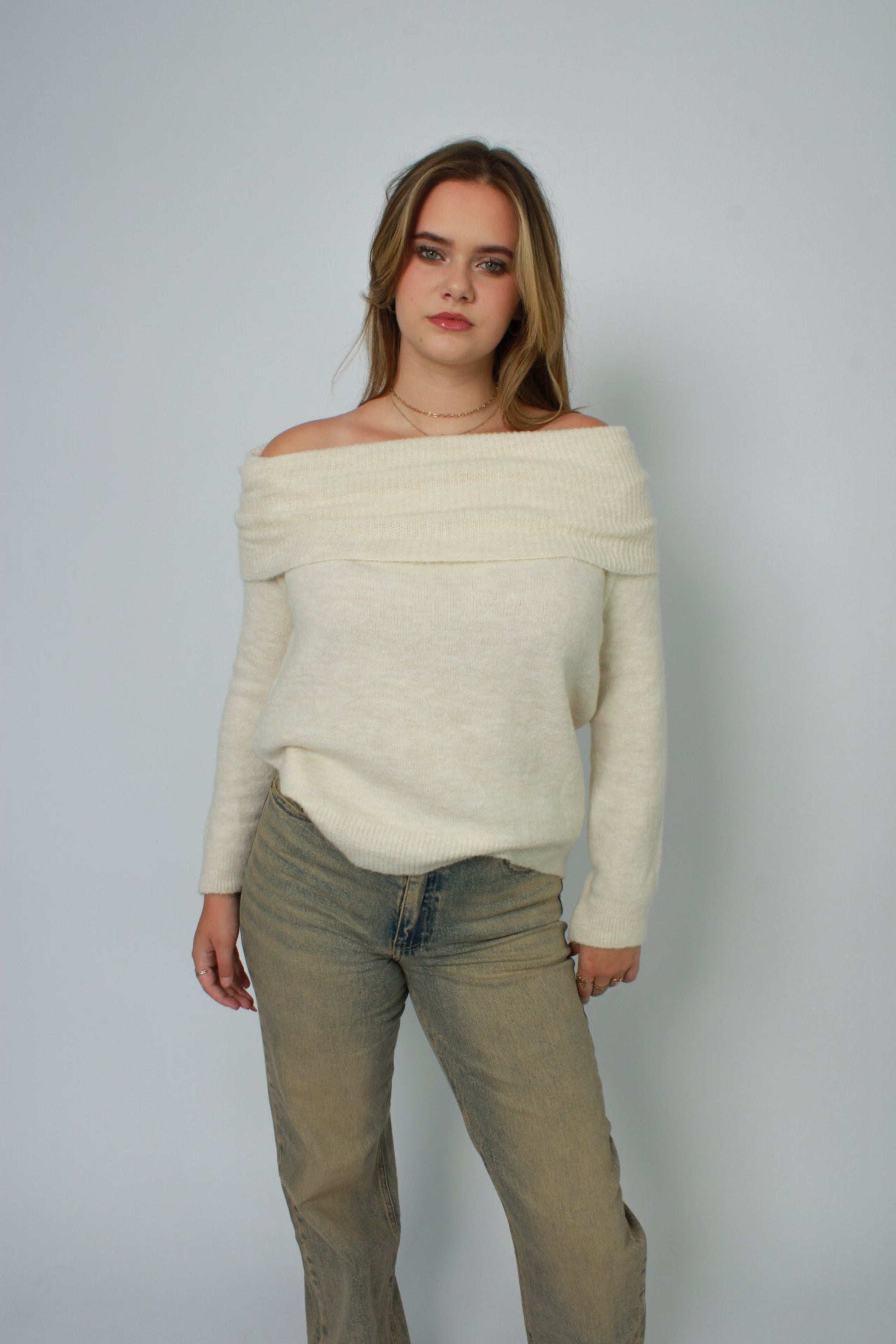 OFF SHOULDER SWEATER - CREME