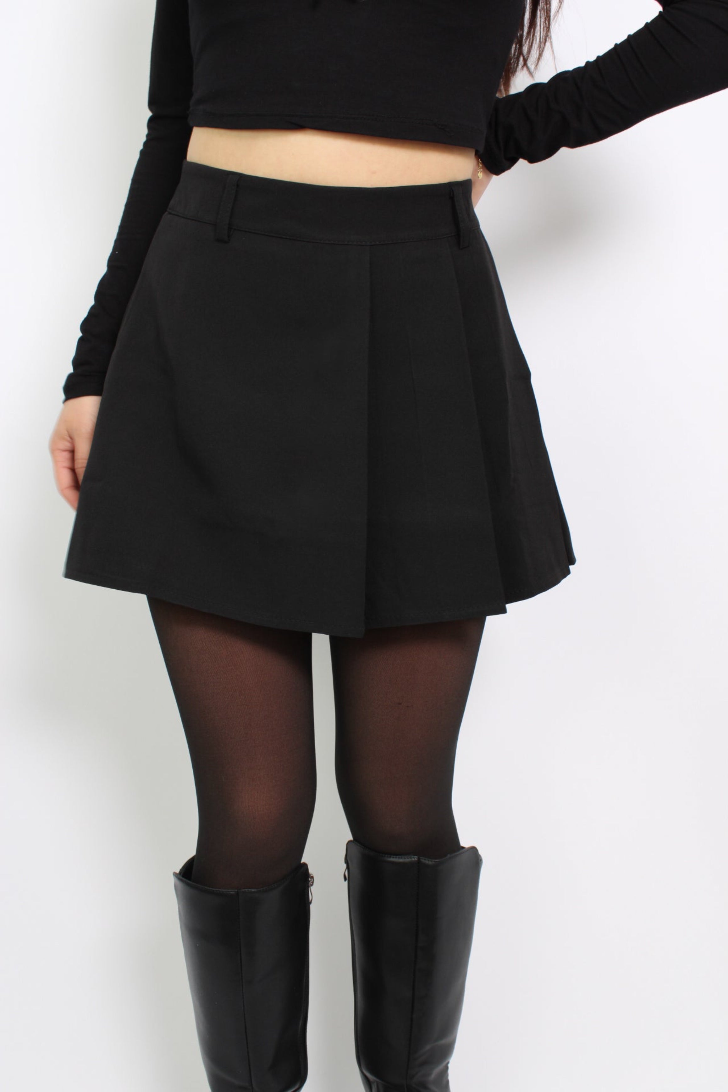 PLEATED SKORT - BLACK